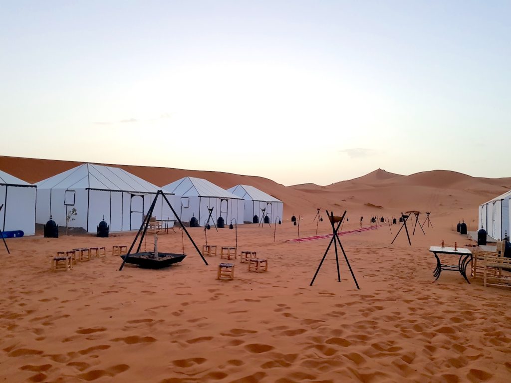 dormire nel deserto campo tendato 2
